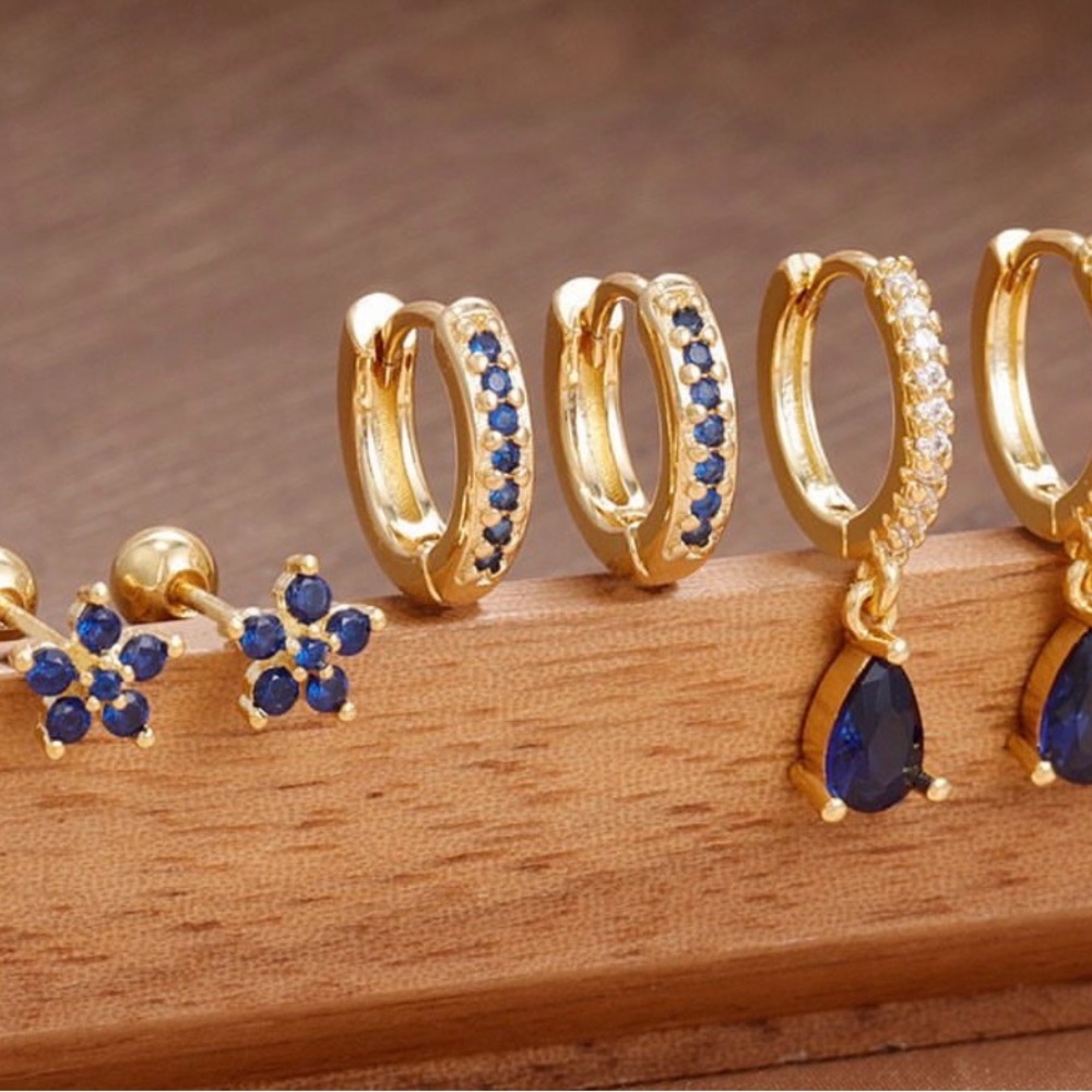 Elegant Gold and Blue Stone Earrings Set